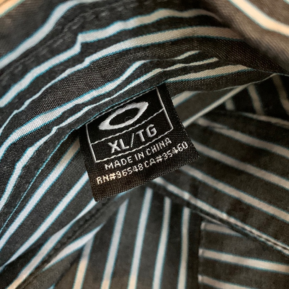 Oakley mens shirt size XL short sleeve button up - Picture 3 of 5